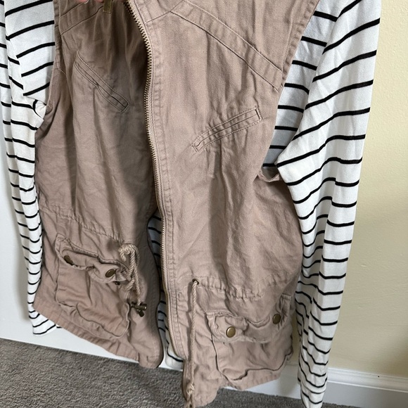 Brown zipper vest - Picture 2 of 5